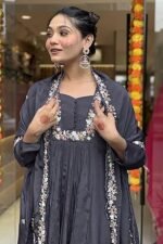 Women gray color kurta set | puja and office wear - Image 4